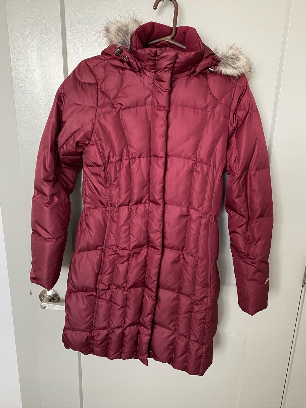 Eddie Bauer Burgundy Down Parka Women’s XS with Detachable Fur Hood